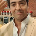 Cristián Riquelme Instagram - Trabajo con las mejores: Romina audio, Paula peluquería, Alondra maquillaje y Fernanda nuestra Chef... #topchefvipchile