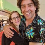 Cristián Riquelme Instagram - Es que no saben la EMOCIóN de encontrarme 20 años despues Exactos Con la Fransisca Lewin! Nuestra querida Magda de la 1era teleserie 16. Sencilla y buena onda como siempre! Y tan importante y tanto cariño que le tengo, fue mi primera pareja televisiva! No teniamos idea de donde estábamos parados y el trabajo resultó bonito! Ésta era la canción que ponían cuando ella se enamoraba del webas de Nacho y a Joaquin no lo pescaba ni la Sarna.. sorry @franciscaikalewin por subir la foto pero te tengo un cariño inmenso! #teleserie16