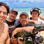 Cristián Riquelme Instagram - Porque yo no soy nada sin mi equipo de trabajo! Ellos son los rostros detrás de cámara, que se nos sacamos la mugre juntos y en conjunto. HOy a las 19.30 por @chilevision segunada temporada de #islasdechile @sabingochv @fblanchait @michel_gavilan @jaimevaldesamaro (que se hizo instagram)