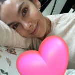 Cristina Pedroche Instagram - ¿Cómo va vuestro día festivo?❤️ Yo hoy no he parado de entrenar😂😂. Todo el día con mi niña las dos solas.🥰 He dado mil paseos con mi beba de más de 5kg para que se duerma mientras canto y bailo. He dado mucha teta y he cambiado muchos pañales. Nos hemos reído muchísimo. Y la he acompañado en sus primeros giros. Ay, no puedo estar más orgullosa de verla tan sana y fuerte🫠🩷. Está claro que ella es la verdadera PedrocheTocha💪🏽❤️.