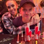 Cristina Pedroche Instagram - Feliz cumpleaños al amor de mi vida (en versión adulta😂❤️). Qué suerte tuvimos de encontrarnos y de mirarnos de verdad. 🙏🏽❤️ Marido, me haces mejor y no se me ocurre mejor compañero de aventuras que tú (sea la que sea). Hoy es tu cumpleaños pero el regalo lo tengo yo todos los días. Te amo. Te amamos❤️. 🐦🪺 Street-Xo