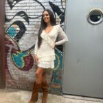 Cristina Pedroche Instagram - Hoy parecía que estaba mejor. Pero ha sido empezar el programa y se me han saltado las lágrimas porque me ha dicho mi madre que me estaban viendo desde el sofá y me he venido abajo. Lo peor de todo es que se me coge la emoción a la garganta y no puedo ni hablar. Pero en unos minutos me he recompuesto y después ya ha ido mejor. Bueno, poco a poco. Mañana más. ❤️