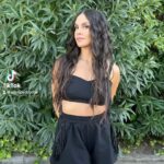 Cristina Pedroche Instagram - Ayer volví al trabajo en horario normal. Intenté que no se me notara nada pero fue una tarde dura para mí. Sé que soy una afortunada porque amo mi trabajo pero eso no quita que ayer me doliera el alma. Nunca me había separado tantas horas. Mi mayor miedo era que tuviera hambre y que no quisiera que le diera de comer mi madre, no sé. Yo lo dejé todo preparado, mi leche en el congelador, jeringa (porque quiero que sea la primera opción jeringa-dedo) y biberón por si acaso, pero nada fue necesario. Todo fue mucho más fácil de lo que mi cabeza me decía. Cuántos miedos irracionales me está trayendo la maternidad.🥲 (Pero estoy trabajando con psicóloga en ello). Salí del trabajo con ansiedad corriendo para llegar cuanto antes aunque ella estuvo durmiendo casi todo el rato y cuando volví a casa me estaba esperando tan tranquila. Le di teta y comió con normalidad. Veremos la siguiente semana… 🙏🏽❤️ Poco a poco.