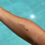 Cristina Pedroche Instagram - Mis olas uterinas me trajeron a mi hija…ya siempre conmigo en mi piel y en mi corazón ♥️🌊. Gracias @cajatattoo por tu arte🙏🏽❤️. Y por supuesto, gracias @partopositivo por hacerme creer en mí, en mi poder, en que podía superar los miedos y en que soy la mejor madre que mi hija podía tener. 🩵🩵🩵