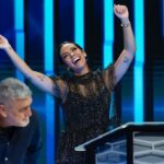Cristina Pedroche Instagram - Las risas y la emoción del programa de ayer.🤣 Sé que no soy una presentadora “al uso” pero es que lo vivo todo con demasiada pasión y me cuesta que no se me note 😂. Y es que me encanta @passwordoficial y me encanta que me escribáis diciendo que lo veis con vuestros hijos.😍 Yo también lo vi con mi beba aunque todavía no se entere😂. ¿Cuál fue vuestro momento favorito de ayer? El de 500? El de Tinder? El del merengue?😂