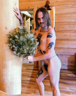 Илья Прусикин Instagram - С мужиками в бане. Не однозначно звучит, да?