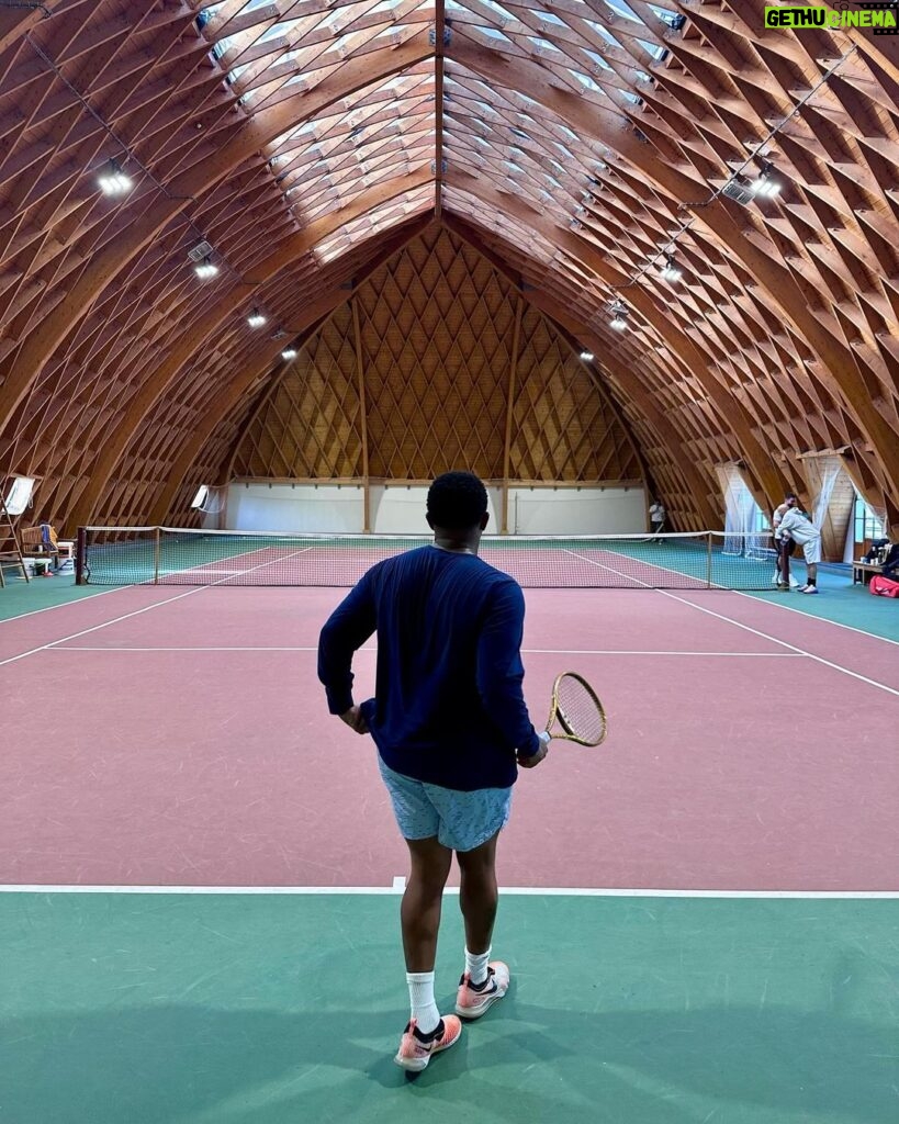 DJ Mustard Instagram - Good Hitting today with the guys ! @francois_x @mikaelpele @hirmane @10summerstennis x @the_aceclub 💨💨💨💨💨💨 Paris, France