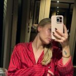 Dagi Bee Instagram - attachment : 10 images ✨ Weekly recap #48 Foto 1 : Aufzugselfies will never stop 🙅🏼‍♀️ Foto 2 : New nailssss who dis Foto 3 : New nailssss who dis 2.0 Foto 4 : Neues brumm brumm ( würde Nelio sagen ) 🥹 Foto 5 : Berlin für 4 Tage ✨ Foto 6 : Hotel selfcare for mommy Foto 7 : Dinner for 3 🤌🏼 @dr.emi @about_sush Video 8 : 1Live 👑 bts 🥲 Foto 9 : After 1Live 👑 Aufzugselfie Foto 10 : the best time = Neli time 🥹