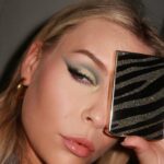 Dagi Bee Instagram - w e r b u n g | My favorite color is CHRISTMAS 🎄✨ Ich trage hier die neue Palette aus der CHRISTMAS COLLECTION von @guerlain. We love! 🫶🏼 Mit den Code : GUERLAINSANTA bekommt ihr ab einem Bestellwert von 100€ ein kostenloses Kosmetiktäschchen, sowie eine Duft-Miniatur gratis zum Einkauf bei #guerlain mit dazu ♥️