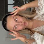 Dagi Bee Instagram - w e r b u n g | Intensive Hautpflege ist im Winter doppelt wichtig. ☁️ Die mit Dermatologen entwickelten Face & Body-Produkte von @cerave_de unterstützen mit drei essentiellen Ceramiden und Hyaluron unsere Hautschutzbarriere - und die leichte, nicht fettende Formel zieht super schnell ein & wirkt den ganzen Tag. Habt ihr es schonmal Getestet ? Wenn ja - wie findet ihr sie ? 🤍 #cerave #ceraveliebe #ceravedeutschland #skincare #ceravepartner #ceraveskincare #developedwithderms #moisturizelikeaderm