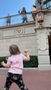 Dalma Maradona Instagram - Segui bailando,que si vos bailas está todo bien! Felices 3 y que siempre los cumplas muy feliz! Te amamos! 💓