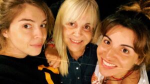 Dalma Maradona Instagram - Feliz cumple a la 1 del mundo! Seguí cumpliendo deseos y por mas que me de bronca a veces, vos seguí igual QUE LA VIDA TE RECOMPENSA CON LO MEJOR QUE ES QUE CADA PERSONA QUE TE CONOZCA,TE AME! Y aun las que no te conocen personalmente, te aman tmb! Transmitís eso, exactamente lo que sos AMOR! Te amo para siempre @claudiavillafaneok ❤️