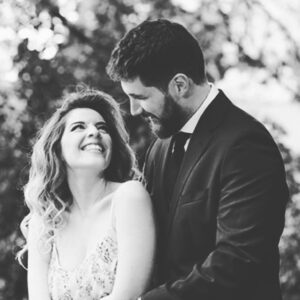 Dalma Maradona Instagram - Yo siempre te voy a mirar así... 😍 A un año de casarnos por civil te amo cada día más!!!! Éramos 2 y ahora ya somos 3! Gracias por esta familia, gracias por las risas! 🧔👱‍♀️👶 Sos el mejor papà del mundo! ❤️❤️❤️