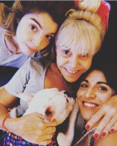 Dalma Maradona Instagram - Después a las 12 no voy a tener tiempo pero no lo quiero dejar pasar!!! Pido para este 2019 SU PACIENCIA, SU AMOR INFINITO E INAGOTABLE, SU CAPACIDAD DE PERDONAR Y QUE NOS SIGAMOS RIENDO COMO EN LA CAMIONETA ESE DÍA ... hasta llorar y no saber dónde estamos 🤣 LAS AMO Y AUNQUE LAS CRITICO MUERO POR SER LA MITAD DE INCREIBLE MAMÁ QUE SON USTEDES! SIGAMOS CAMINANDO JUNTAS ASÍ AGARRADAS IGUAL QUE EL 31/3/2018! Sin ustedes no soy nada! La Pipita va a tener la mejor abuela y la mejor madrina del mundo! Por un 2019 lleno de ustedes!