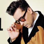 Dan Levy Instagram - So many people worked so hard to make this dream a reality. Thanks to everyone behind the scenes and to the incredible cast and crew @nbcsnl for holding my hand through it all. 💫 📸 @maryellenmatthewsnyc 👔 @ecduzit 💅🏻 @lailalhayani ✨ @meganzehmer