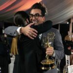 Dan Levy Instagram - One day I’ll find the right words. Until then, thank you to everyone who made last night possible. We’ll never forget it. Grateful for it all. Styled by the brill @ecduzit 👔 @thombrowneny @omega 🤓 custom @dleyewear 💄 @luckymakeup 💇🏻‍♂️ @ana_sorys @connorlangehair