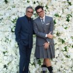 Dan Levy Instagram - One day I’ll find the right words. Until then, thank you to everyone who made last night possible. We’ll never forget it. Grateful for it all. Styled by the brill @ecduzit 👔 @thombrowneny @omega 🤓 custom @dleyewear 💄 @luckymakeup 💇🏻‍♂️ @ana_sorys @connorlangehair