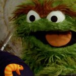 Dan Levy Instagram - Our friend @instadanjlevy just may have found the key to Oscar the Grouch’s heart! Thank you for visiting the street. We love you! #Season54 ☺️🧡