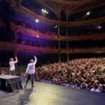Dani Rovira Instagram - Qué felices fuimos el Viernes y el Sábado en Bilbao. Dos llenos de piel de gallina. Público espectacular. GRACIAS. @mianofavorito @arturogcampos @manquitaproduc @javitatay3 Teatro Campos Eliseos. Bilbao
