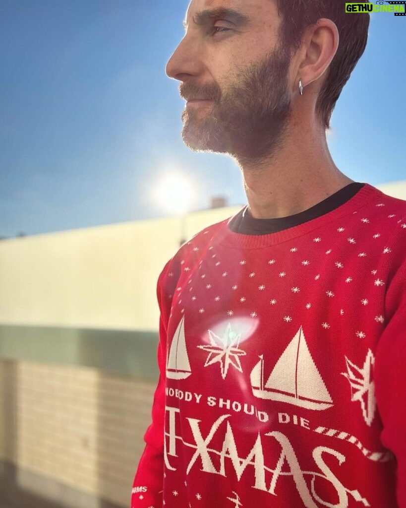 Dani Rovira Instagram - Nobody should die in Christmas @openarms_fund