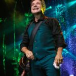 Daniel Instagram - Expressar gratidão é uma bela maneira de reconhecer o amor e o apoio que recebemos ao longo da vida. Transmitir sorrisos e música como forma de agradecimento é uma maneira única e significativa de mostrar apreço pelas pessoas especiais que encontramos em nossa jornada. Essa demonstração de gratidão e afeto pode criar laços ainda mais fortes e transmitir uma mensagem de amor e alegria. ❤️🌹 Fotos Incríveis: @danidosite . . . #DanielNaEstrada #Daniel40Anos #DanielCelebraJoãoPauloeDaniel #ProduçãoDaniel Caxias Do Sul - Rio Grande Do Sul