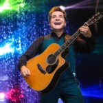 Daniel Instagram - Expressar gratidão é uma bela maneira de reconhecer o amor e o apoio que recebemos ao longo da vida. Transmitir sorrisos e música como forma de agradecimento é uma maneira única e significativa de mostrar apreço pelas pessoas especiais que encontramos em nossa jornada. Essa demonstração de gratidão e afeto pode criar laços ainda mais fortes e transmitir uma mensagem de amor e alegria. ❤️🌹 Fotos Incríveis: @danidosite . . . #DanielNaEstrada #Daniel40Anos #DanielCelebraJoãoPauloeDaniel #ProduçãoDaniel Caxias Do Sul - Rio Grande Do Sul