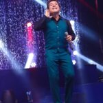 Daniel Instagram - Expressar gratidão é uma bela maneira de reconhecer o amor e o apoio que recebemos ao longo da vida. Transmitir sorrisos e música como forma de agradecimento é uma maneira única e significativa de mostrar apreço pelas pessoas especiais que encontramos em nossa jornada. Essa demonstração de gratidão e afeto pode criar laços ainda mais fortes e transmitir uma mensagem de amor e alegria. ❤️🌹 Fotos Incríveis: @danidosite . . . #DanielNaEstrada #Daniel40Anos #DanielCelebraJoãoPauloeDaniel #ProduçãoDaniel Caxias Do Sul - Rio Grande Do Sul