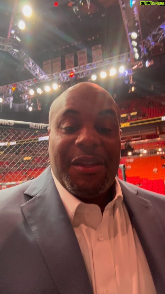 Daniel Cormier Instagram - I mean the boy broke out the big boy suit for Miami!!!! @markrussellco hooked me up. Hit that buy button UfC 299 is gonna be crazy!!!!