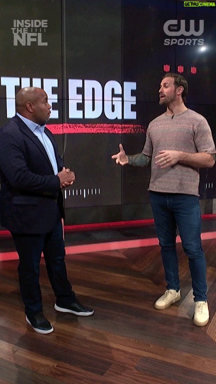 Daniel Cormier Instagram - Just ask @dc_mma, it's a good thing some football players didn't become fighters 😅 All new #InsideTheNFL tonight 8/7c on @thecw