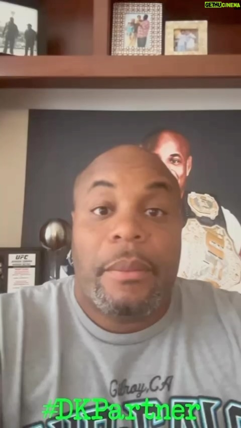 Daniel Cormier Instagram - It’s week 2 baby and I’m back at it with the @draftkings_sportsbook all new customers bet 5 or more and get 200 in bonus bets instantly. Let’s gooooo (how y’all love my painting? My house is a lot of me lol)