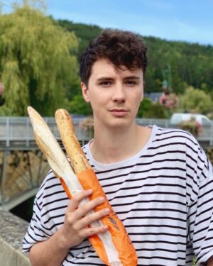 Daniel Howell Instagram - i think i’ve been in france too long

someone get me a beret right the hell now
