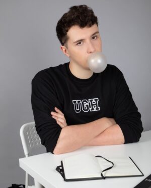 Daniel Howell Instagram - back to class with sass

ugh crop sweater / notebook / sarcastic stationery / sequin bag 📝 now on shop.danielhowell.com ✨