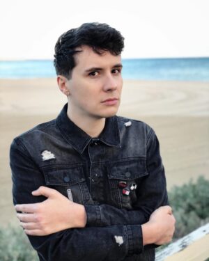 Daniel Howell Instagram - how is it cold on a beach in australia i want to speak to the manager