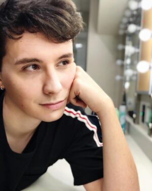 Daniel Howell Instagram - can i request light bulb mirror lighting everywhere i go in life