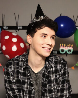 Daniel Howell Instagram - i think i’ve been in france too long

someone get me a beret right the hell now