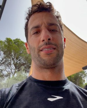 Daniel Ricciardo Instagram - Summer slam dump ⛱️