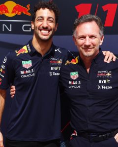 Daniel Ricciardo Instagram - Returning home 😊 @redbullracing #DR3ack