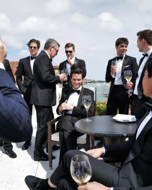 Daniel Ricciardo Instagram - Strolling with the James’s 💍