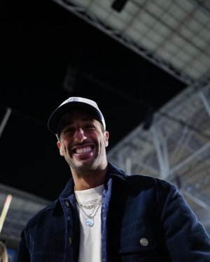 Daniel Ricciardo Instagram - Slam dump contest