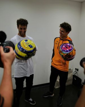 Daniel Ricciardo Instagram - Exchanging laughs, hugs & helmets.
