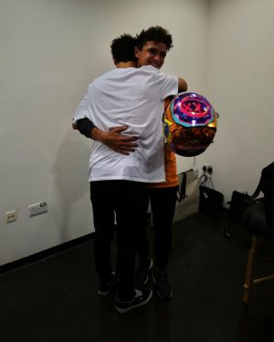 Daniel Ricciardo Instagram - Exchanging laughs, hugs & helmets.