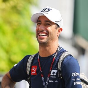 Daniel Ricciardo Instagram - Here to stay and dance a lil more 😊 @alphataurif1