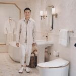 Daniel Wu Instagram - Your home bathroom should be a wellness sanctuary. Mine wouldn’t be complete without the Eir Smart Toilet by Kohler – the perfect blend and synergy of comfort, convenience, and cleanliness. Explore offers live in the U.S. and Canada for a limited time. With the new year just around the corner, now is the perfect time to consider a freshly redesigned space. Tap the link in my bio to experience the grandeur of Eir. 浴室应该是每个人的静谧之所。在我的家里，没有 Kohler 科勒的Eir智能座便器是不完整的 —— 它是舒适、便利和洁净的完美融合。美国及加拿大正推出限时优惠。随着新年的即将到来，现在就是换新设计空间的绝佳时机。点击我的主页链接，亲自感受Eir的卓越不凡。@Kohler #Sponsored #KohlerPartner