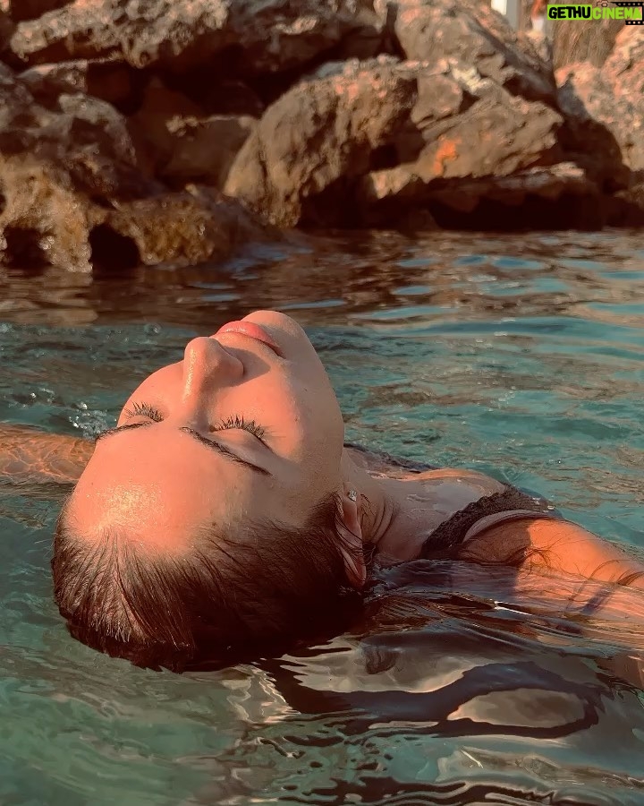 Daniella Rahme Instagram - Saltwater therapy 🌊☀️🛥️ #daniellarahme #دانييلا_رحمة