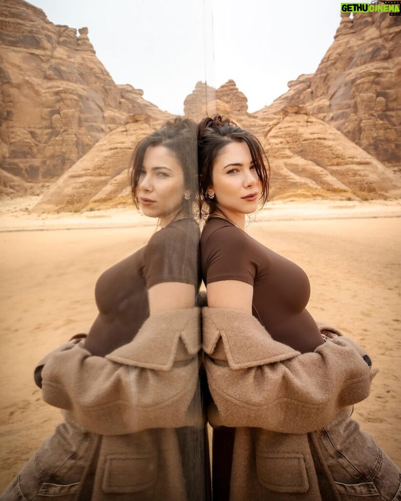Daniella Rahme Instagram - Uncovering the hidden treasures of #AlUla 🏜️🔭 #DaniellaRahme #دانييلا_رحمة AlUla, Saudi Arabia