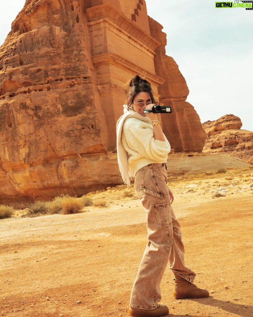 Daniella Rahme Instagram - Uncovering the hidden treasures of #AlUla 🏜️🔭 #DaniellaRahme #دانييلا_رحمة AlUla, Saudi Arabia