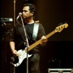 Danilla Riyadi Instagram - Terima kasih Surabaya atas pertemuan hangat dan singkat kita Sabtu kemarin, keesokan harinya lanjut menuju Depok bersama bapak-bapak @musikglamors dengan kostum seragam nan apik menyajikan lantunan musik Danilla & The Glamors yang aduhai. Terima kasih untuk kalian yang sudah datang, semoga November kalian berjalan mulus sampai akhir 💕 Photo by @anandasurio