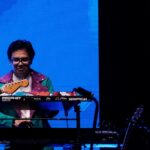 Danilla Riyadi Instagram - Terima kasih Surabaya atas pertemuan hangat dan singkat kita Sabtu kemarin, keesokan harinya lanjut menuju Depok bersama bapak-bapak @musikglamors dengan kostum seragam nan apik menyajikan lantunan musik Danilla & The Glamors yang aduhai. Terima kasih untuk kalian yang sudah datang, semoga November kalian berjalan mulus sampai akhir 💕 Photo by @anandasurio