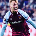 Danny Dyer Instagram - @jarrodbowen is on fire….and he’s….cuddling me daughter or something. So proud. What a fucking night. Love to all the West Ham family. ⚒⚒⚒⚒