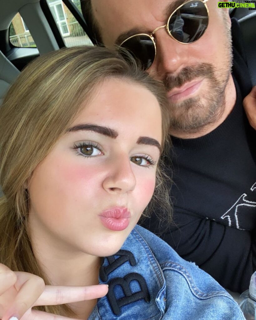 Danny Dyer Instagram - On our way to Harry Potter world with my fav❤️@sunniedyerxx to gorge on some Harry Potter magic @wbtourlondon #beautiful #dadanddaughter